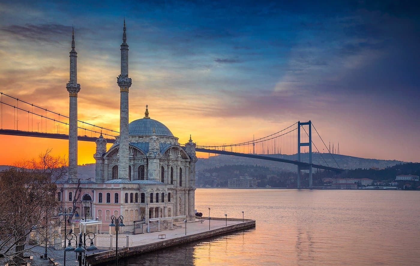 Private Bosphorus Voyage: Palaces Between Two Continents